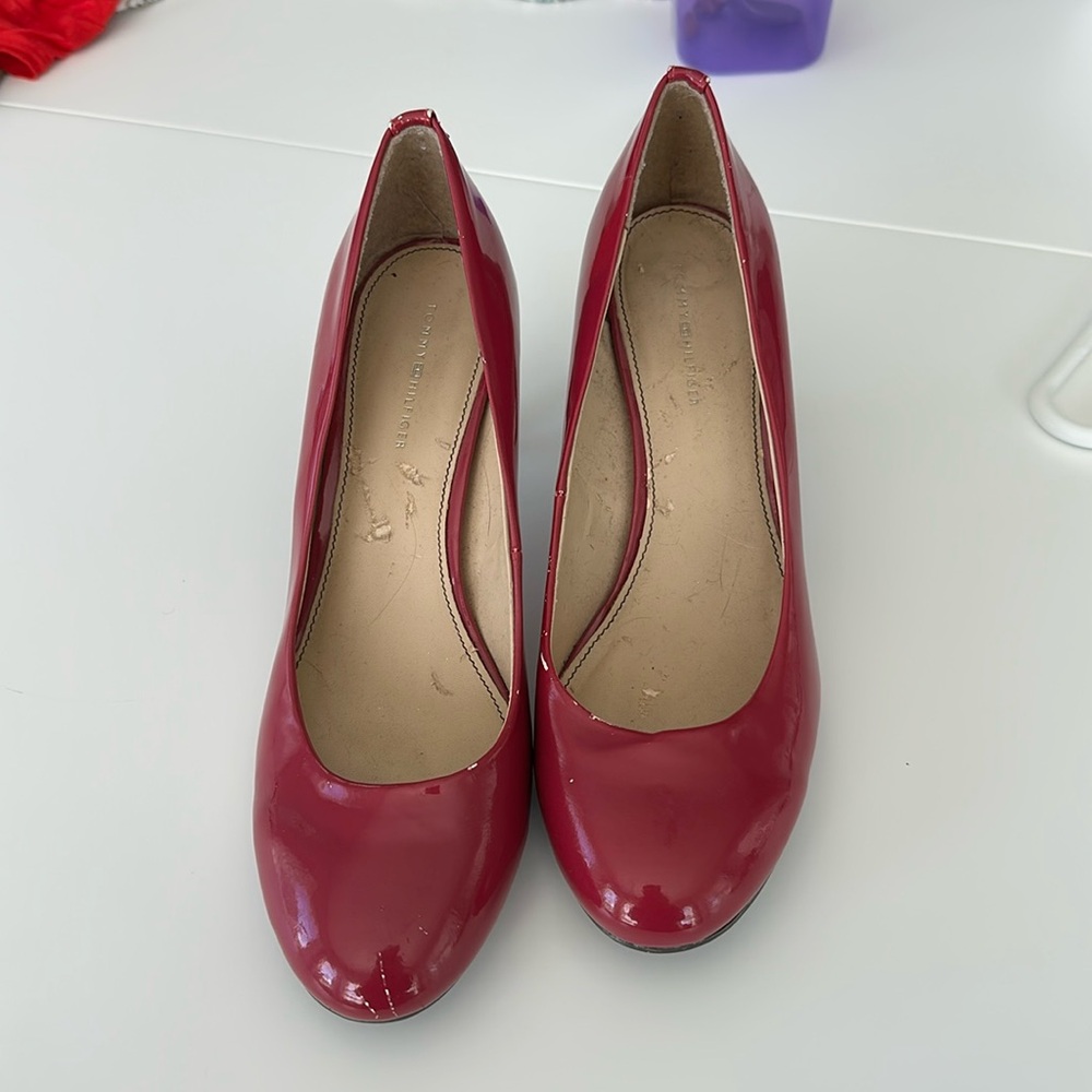 Tommy Hilfiger Patent Leather Heels. Fusia/ Dark Pink, size 8M .